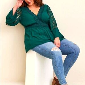 Torrid Botanical Garden Green Crinkle Gauze Lace Detail V-Neck Babydoll Blouse